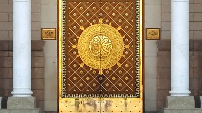 حكم السفر للمدينة بقصد زيارة المسجد النبوي، وقبر النبي صلى الله عليه وسلم